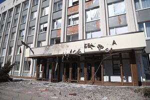 Наслідки прильоту по будівлі адміністрації у Білгороді