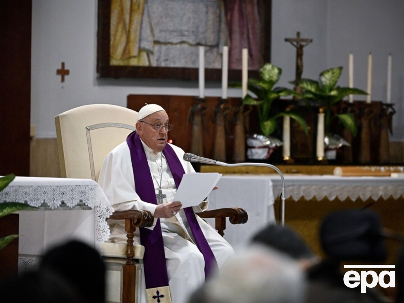 Франциск (на фото) обязательно связывает свой потенциальный визит в Киев с визитом в Москву, отметил посол Украины в Ватикане