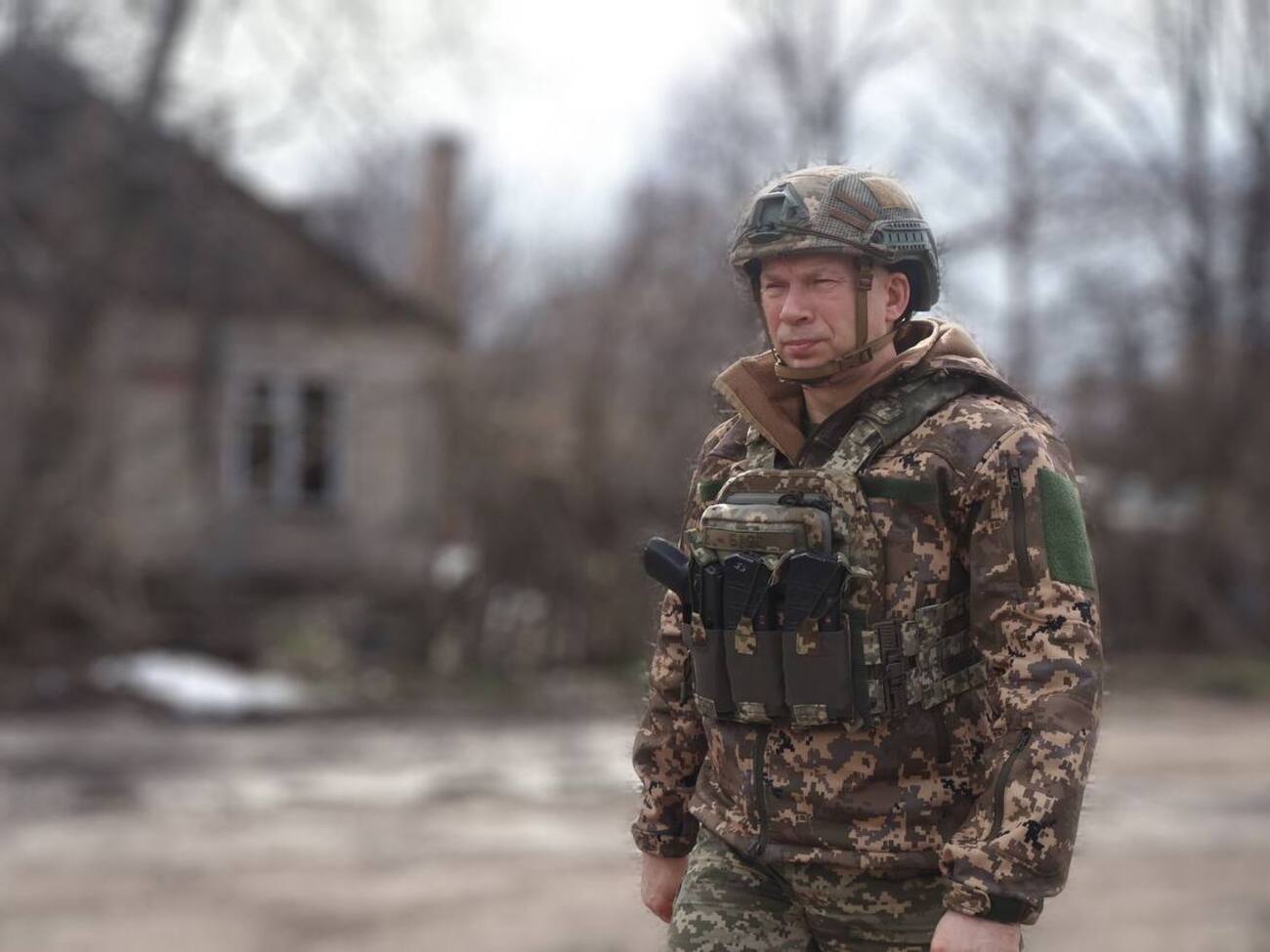 Главком Сырский находится на фронте, сообщил президент