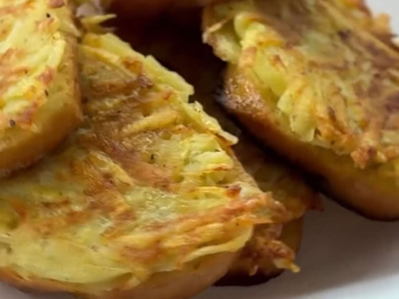 Картоплю для бутербродів потрібно натерти на тертці