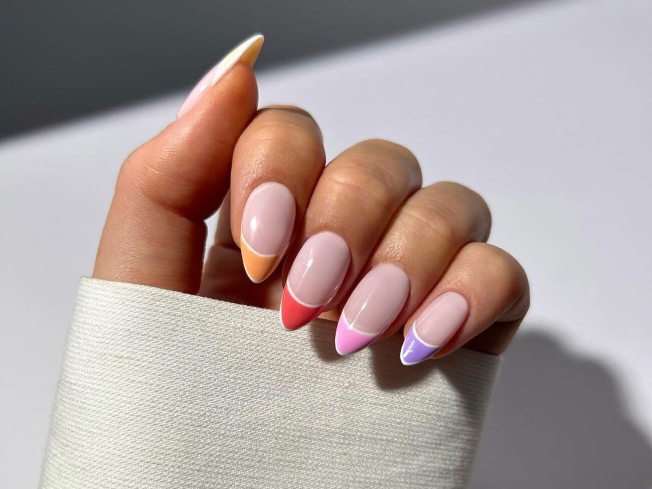 Мастер сочетала несколько разных цветов, но в приглушенном варианте