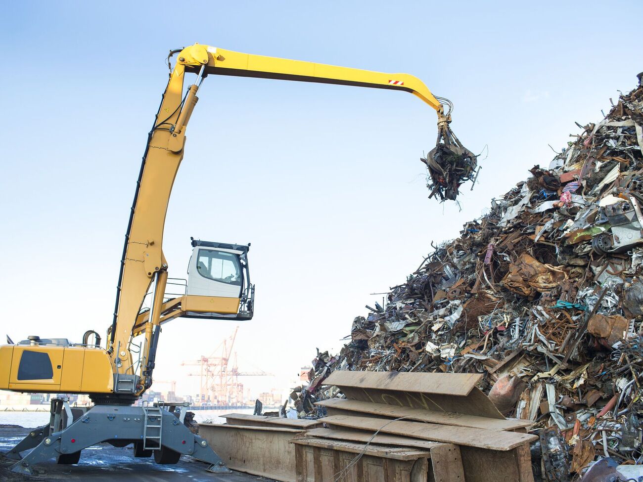 Решением проблемы может стать временный запрет на экспорт металлолома из Украины, отмечает UAprom