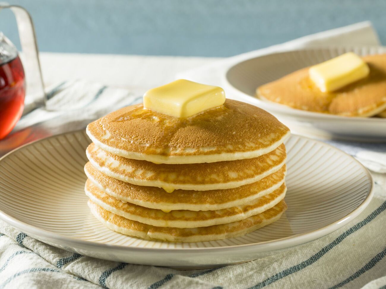 Панкейки нужно подавать с маслом