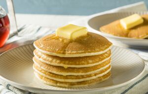 Панкейки нужно подавать с маслом