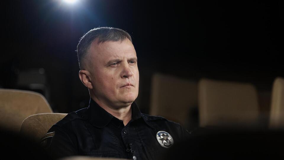 Нікулін: 9 березня 2022 року ми виїхали на бомбовий удар по пологовому будинку. І тут я побачив журналістів. Це було знайомство ну майже за секунду