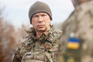 Оперативная обстановка на восточном фронте остается сложной, отметил Сырский