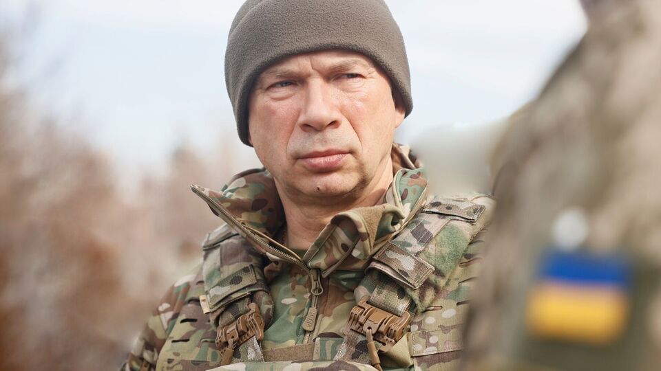 Оперативна ситуація на східному фронті залишається складною, зазначив Сирський