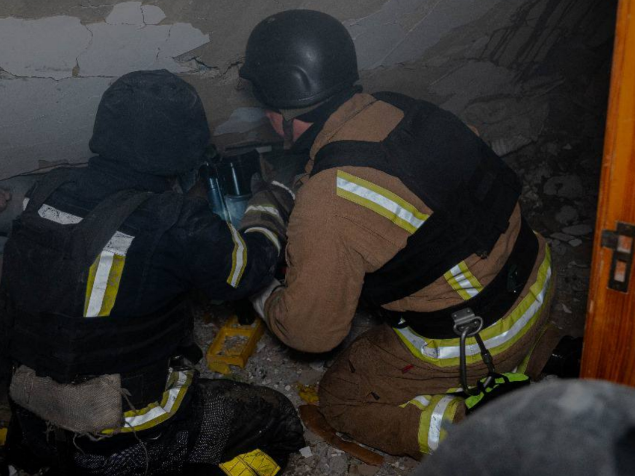 В Сумах, по данным ГСЧС на середину дня 13 марта, двое погибших и восемь пострадавших в результате российской атаки