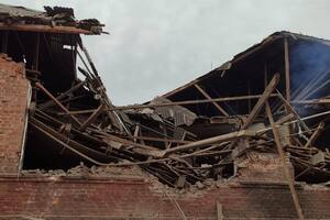 Рятувальники шукають людей на місці прильоту