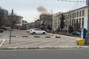 В Белгороде в здание ФСБ попал дрон, выпущенный, по данным украинских СМИ, российскими добровольцами