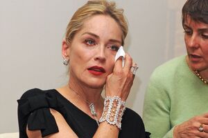 Стоун возмутилась, что по мнению Эванса, в ее актерские обязанности должен был входить секс с коллегами