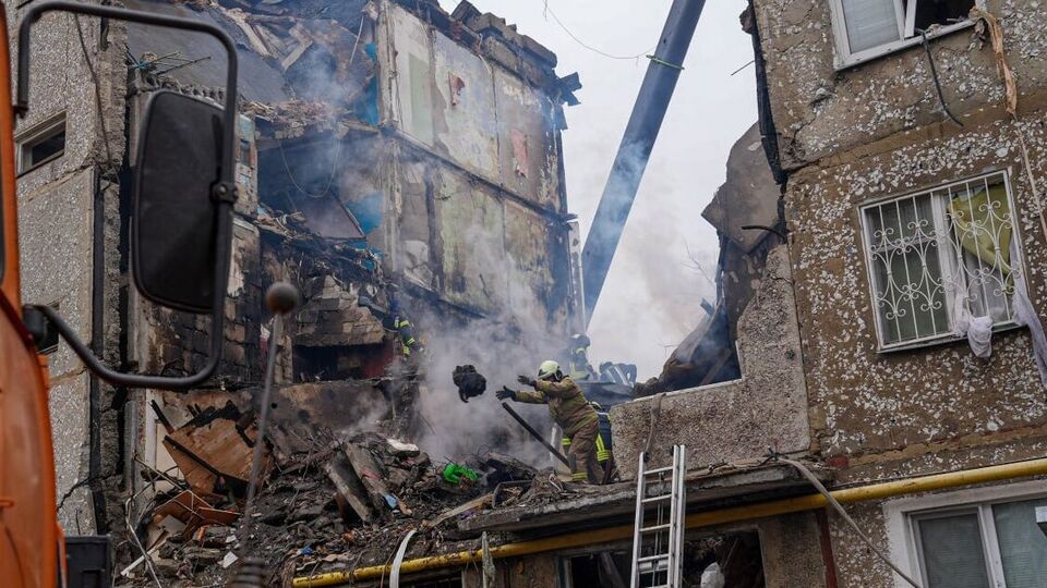 Унаслідок ворожого удару щонайменше троє людей загинули, ще 12 – постраждали