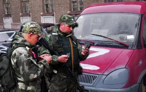 На оккупированных территориях захватчики придумали незаконное "наказание" за нарушение комендантского часа – отбирают у местных автомобили