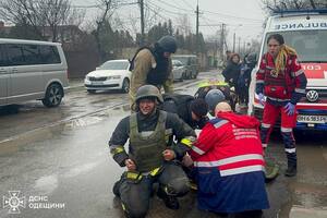 Співробітники ДСНС в Одесі потрапили під повторний ракетний удар російських окупантів