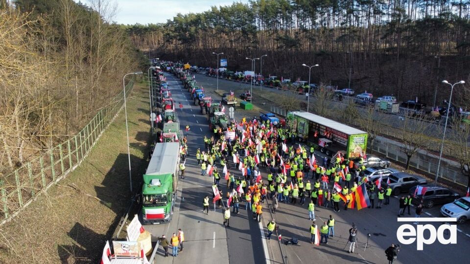 Польські фермери стверджують, що через Словаччину в Польщу заїжджає агропродукція з України й Росії
