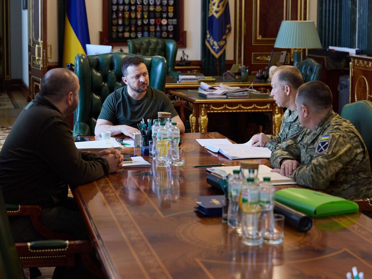 Зеленський розповів, що заслухав доповідь Сирського, який зранку повернувся з авдіївського напрямку