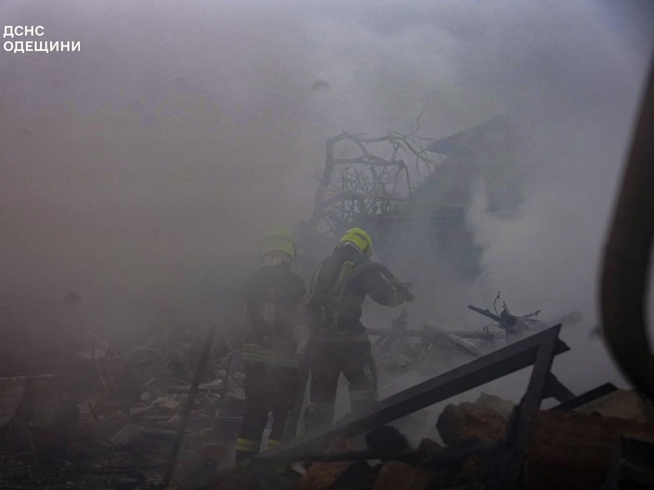 Окупанти вдарили по Одесі двома ракетами, другою – коли на місце влучання першої прибули рятувальники й лікарі, зазначив Зеленський