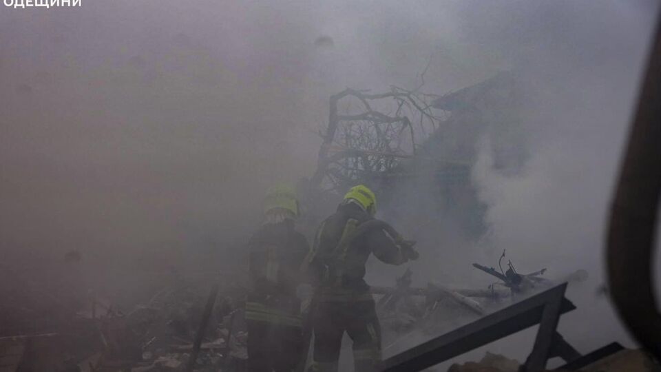 Окупанти вдарили по Одесі двома ракетами, другою – коли на місце влучання першої прибули рятувальники й лікарі, зазначив Зеленський