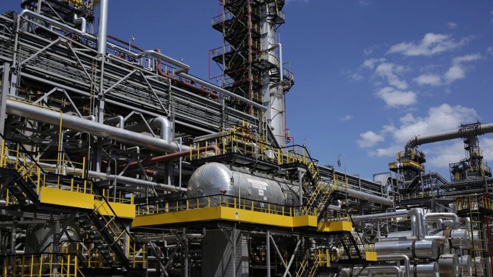 Обидва заводи належать "Роснефти"