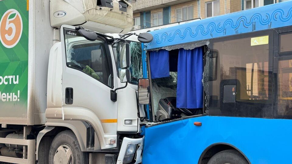 Один из снарядов попал в грузовик