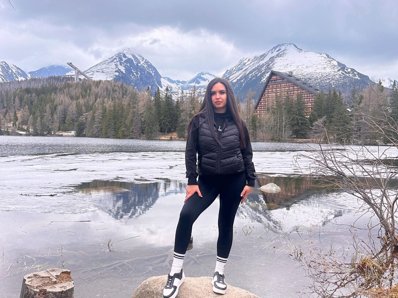 По данным правоохранителей, девушка путешествовала с матерью и маленькой дочерью