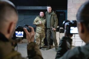 Виталий Кличко: Вернулся с Донбасса, где посетил наших бойцов и передал самое необходимое, за чем они обращаются. Заехал в четыре подразделения