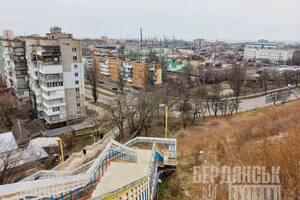 Більшість жителів окупованого Бердянська не відчиняли двері зрадникам, які збирали голоси на псевдовиборах, зазначили у соцмережі