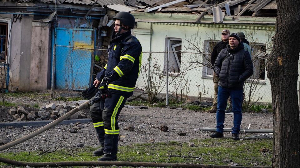 В результате вражеской атаки повреждены частные и многоквартирные дома