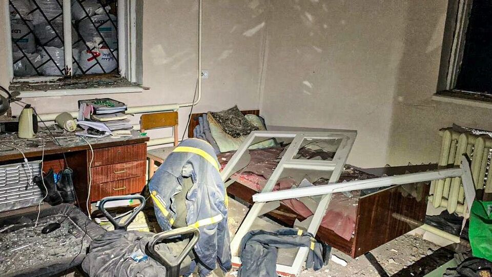 На дежурстве в пожарном депо в момент вражеского удара находились 11 спасателей
