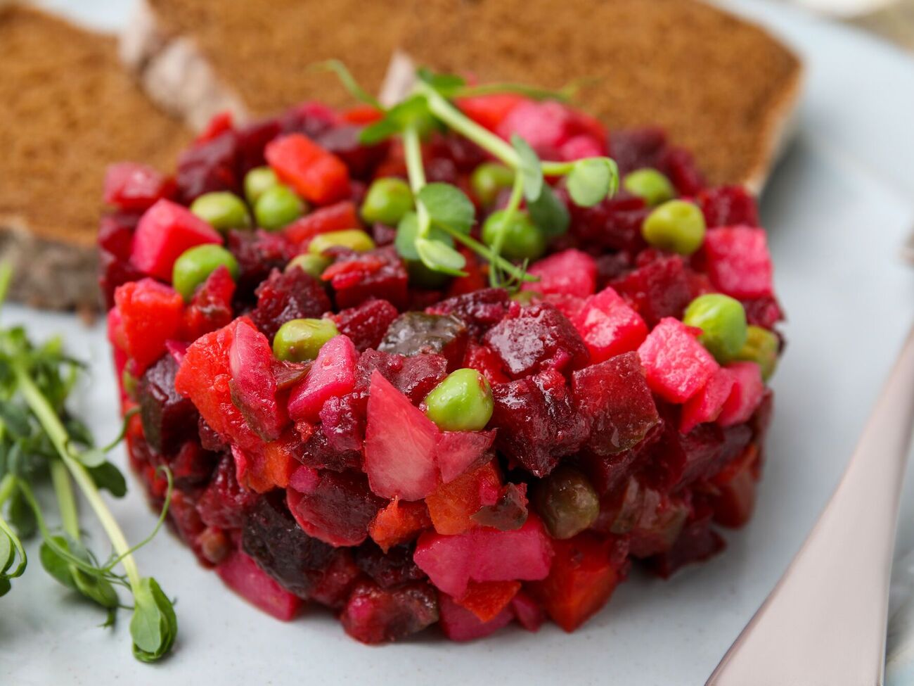 Винегрет готовится из отварных овощей