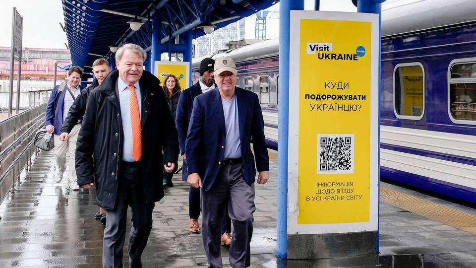 Грэм прибыл с визитом в Украину