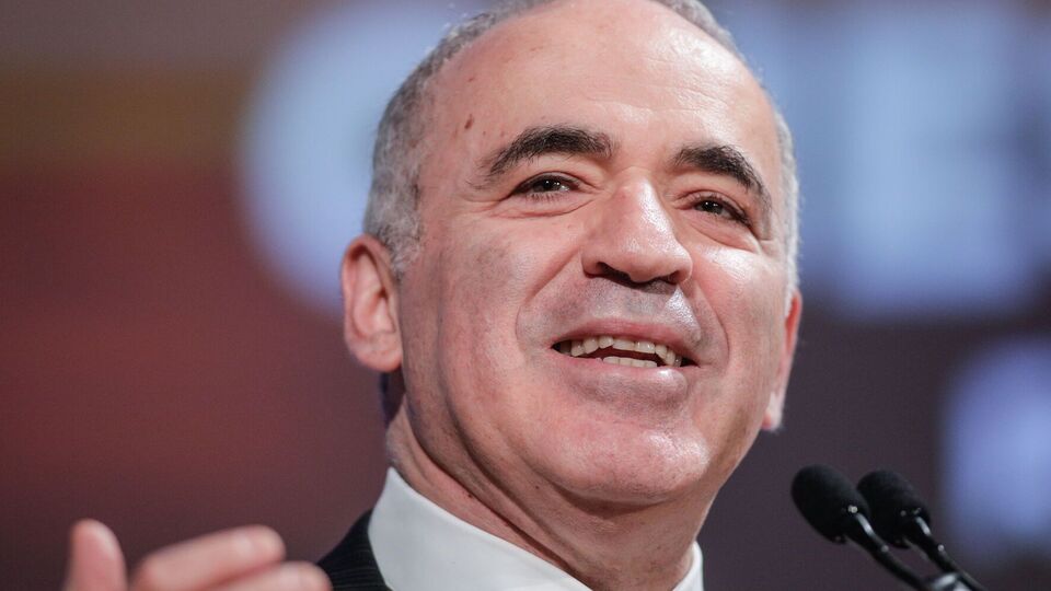 Каспаров: Ми підійшли до моменту, коли треба визнати очевидне: ракову пухлину не замовляють. Її вирізають, або вона вбиває організм