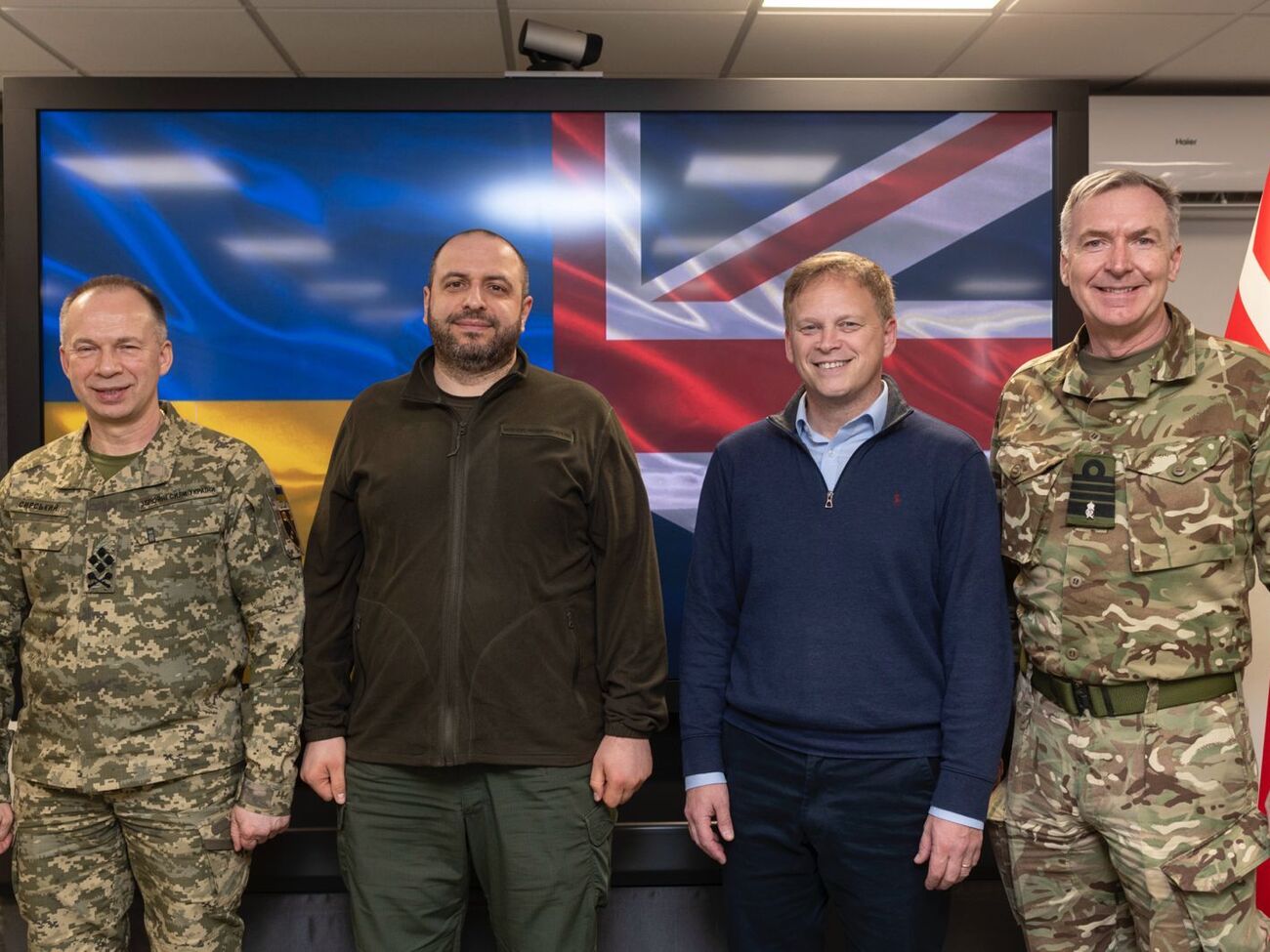 Зеленський 7 березня прийняв Шеппса і Радакіна у Києві, у зустрічі брали участь також Сирський та Умєров