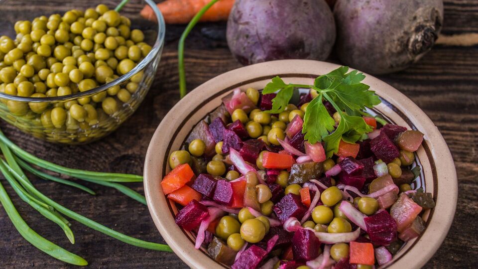 Свеклу для винегрета нужно варить отдельно от других овощей