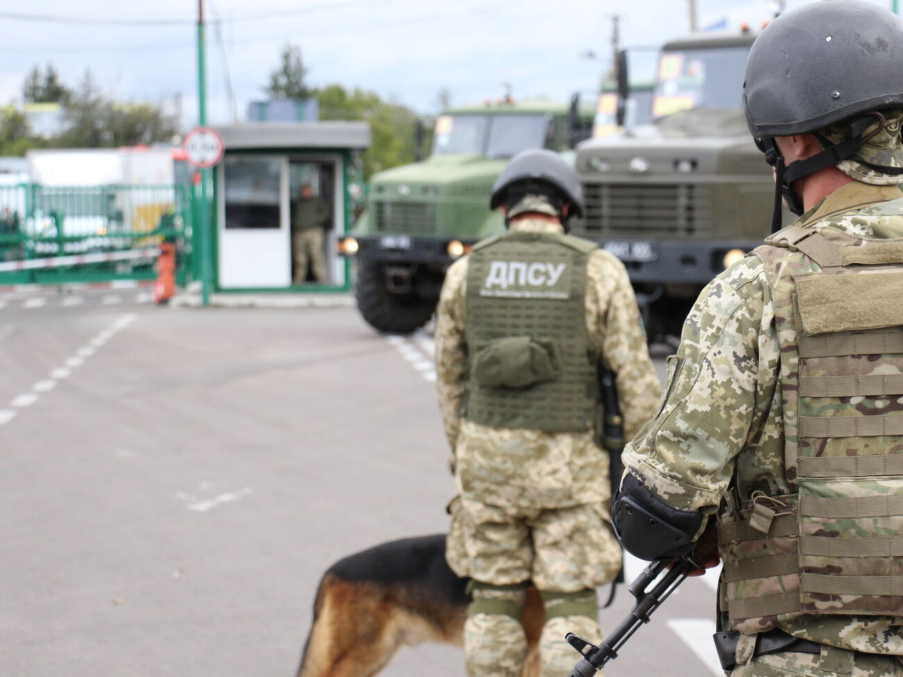 Пограничники обнаружили в документах мужчины признаки подделки