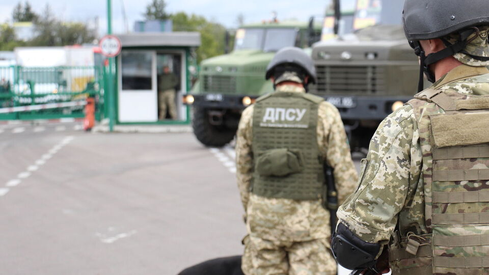 Пограничники обнаружили в документах мужчины признаки подделки