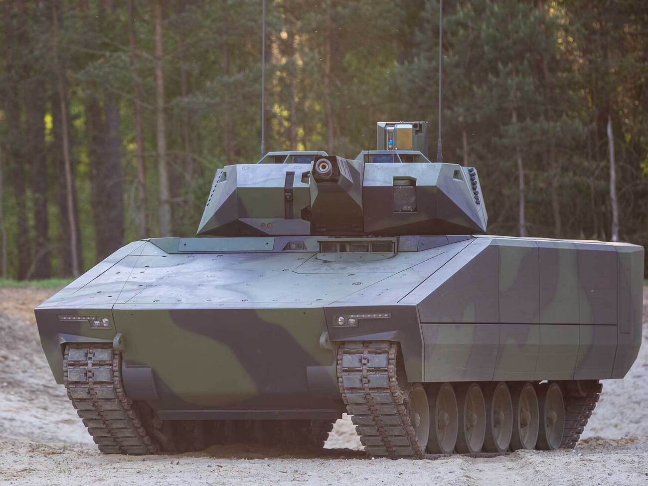 Бельгия предоставит около 300 боевых бронированных машин Lynx