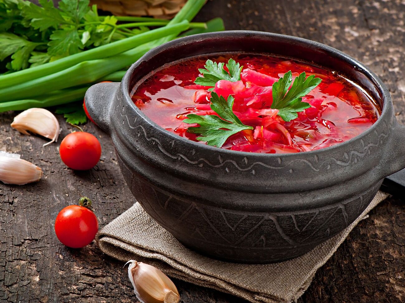 Ярославский посоветовал подавать борщ с зеленым луком