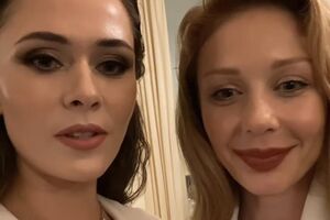 Санина (на фото слева) имеет опыт сотрудничества с Тиной Кароль