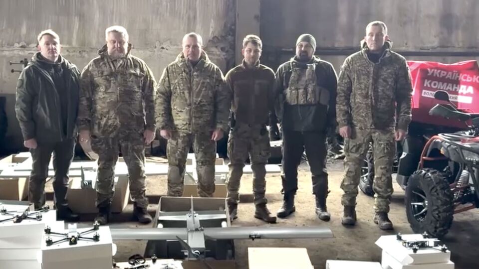 Руководитель волонтерского штаба подчеркнул, что это первая партия больших дронов, переданная защитникам