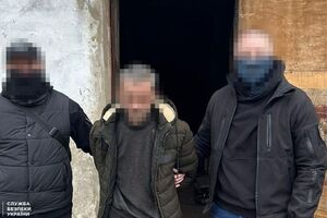 Следователи Службы безопасности сообщили задержанному о подозрении по двум статьям Уголовного кодекса Украины