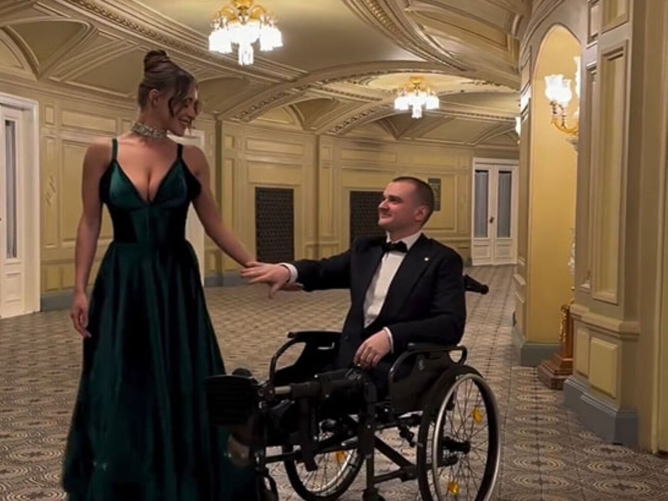 Сенюк: Очень хочется уже показать результат нашей съемки, но пока ловите еще немного бекстейджа