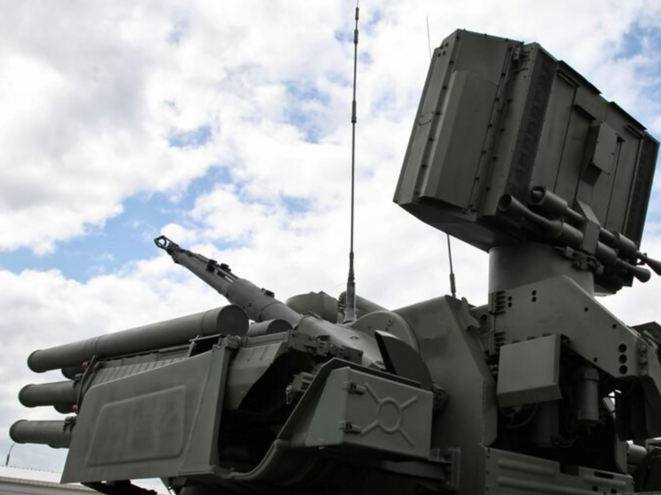 Росіяни хочуть прикрити свої НПЗ зенітно-ракетними комплексами "Панцир"