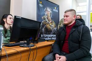 В I полугодии 2024 года запланировано открытие 27 центров рекрутинга в облцентрах и крупных городах Украины, отметили в Минобороны