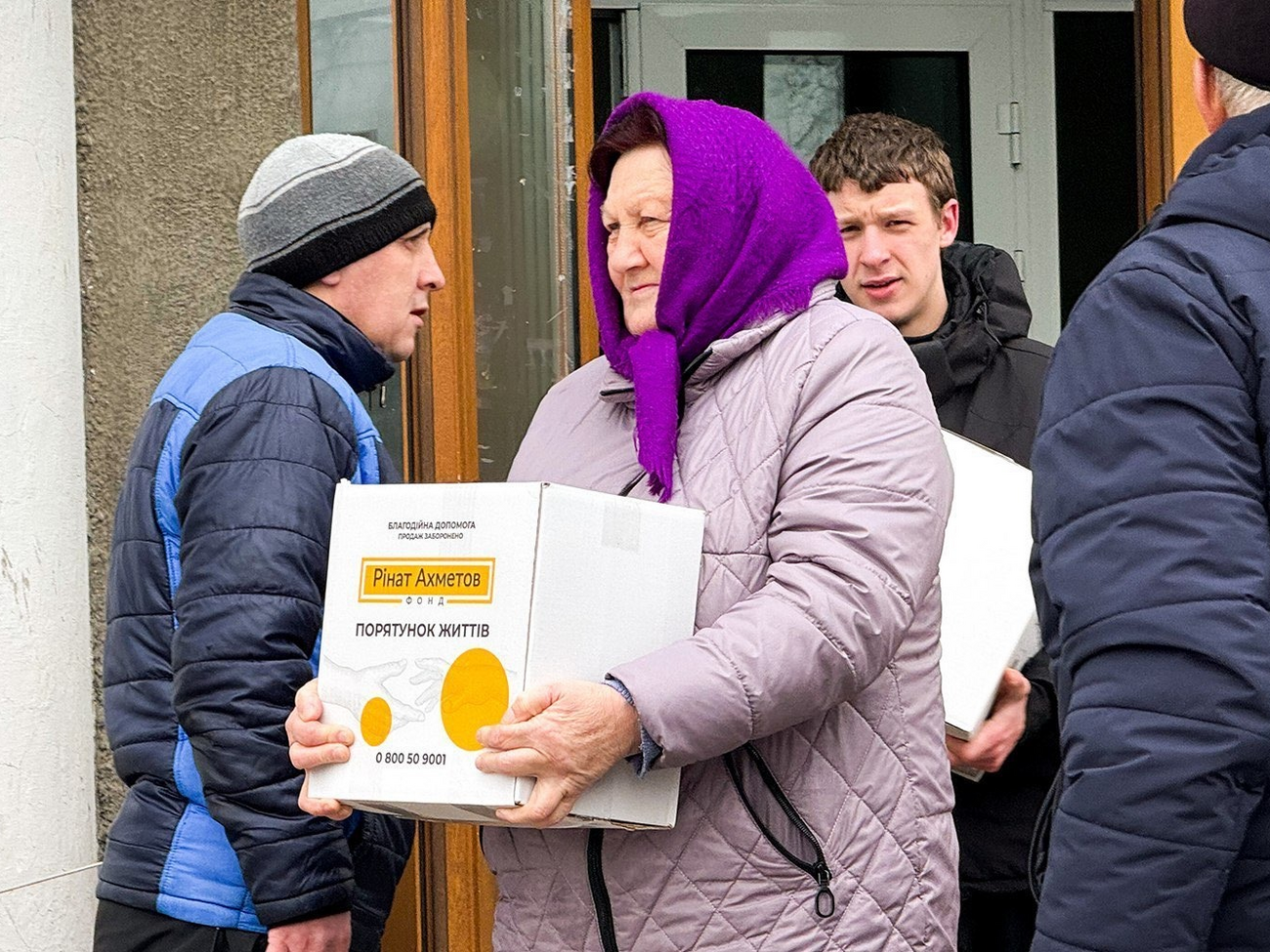 Помощь оказывают в рамках программы "Ринат Ахметов – Спасение жизней"