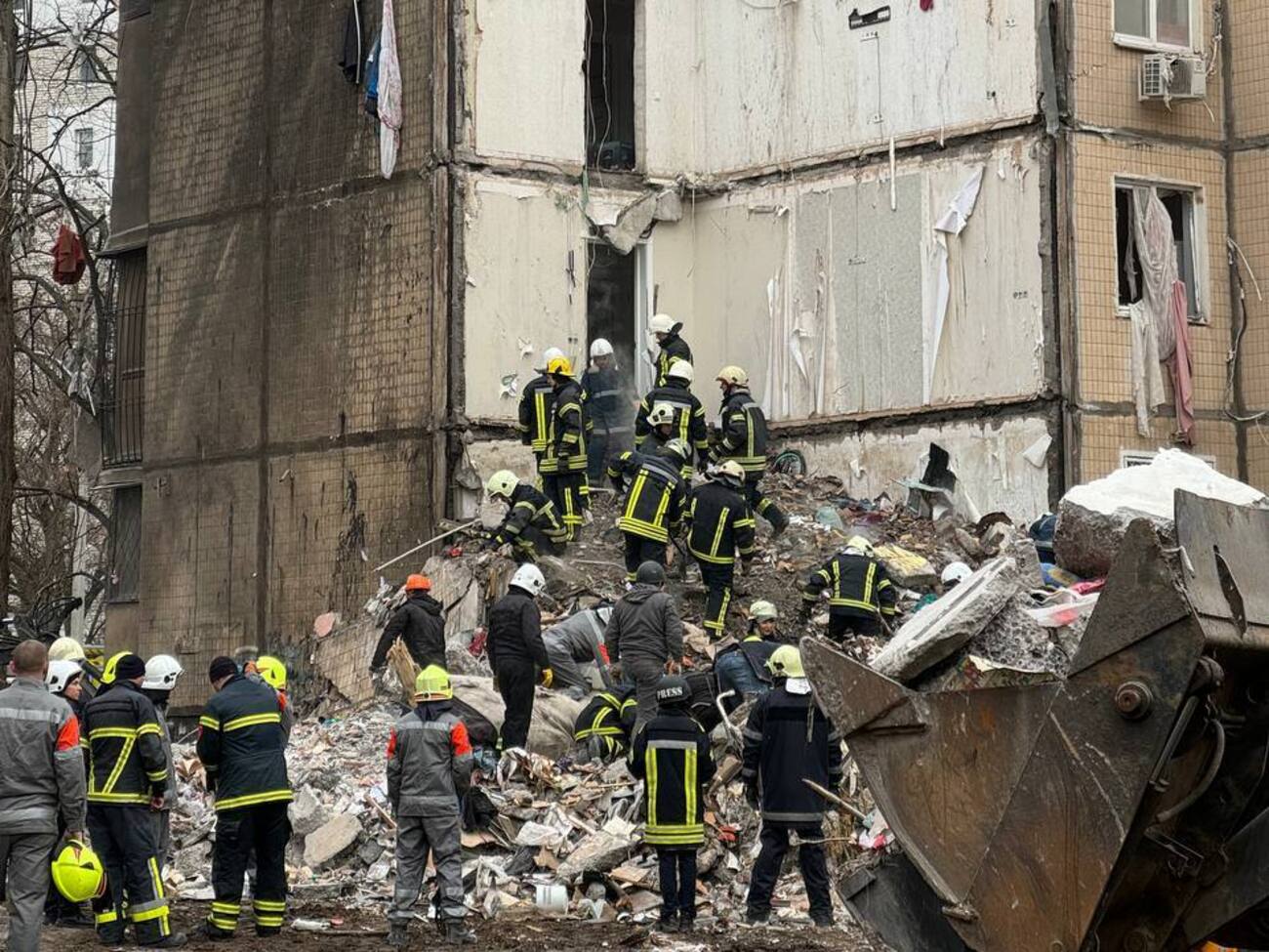 В Одесі й далі знаходять тіла жертв після атаки окупантів по житловому будинку