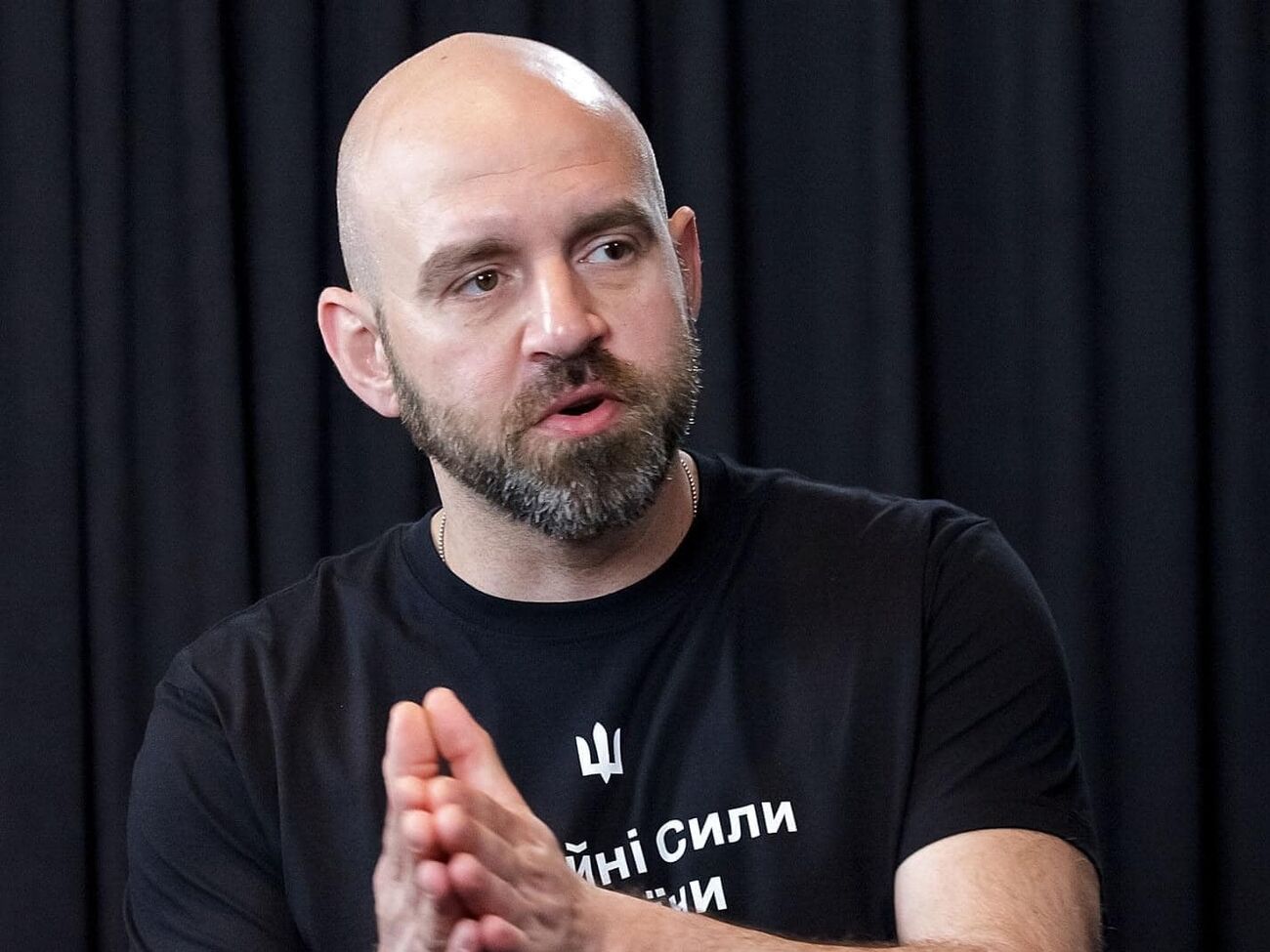 Все следят за ходом нашей войны. Одни – потому, что боятся оказаться в роли следующей жертвы, другие – потому, что примеряют на себя китель агрессора