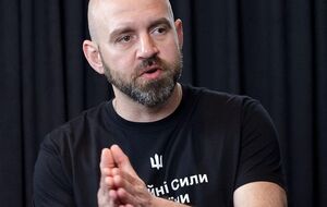 Все следят за ходом нашей войны. Одни – потому, что боятся оказаться в роли следующей жертвы, другие – потому, что примеряют на себя китель агрессора