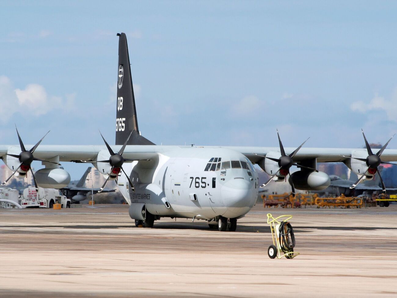 Военные сбросили более 38 тыс. порций еды вдоль побережья Газы