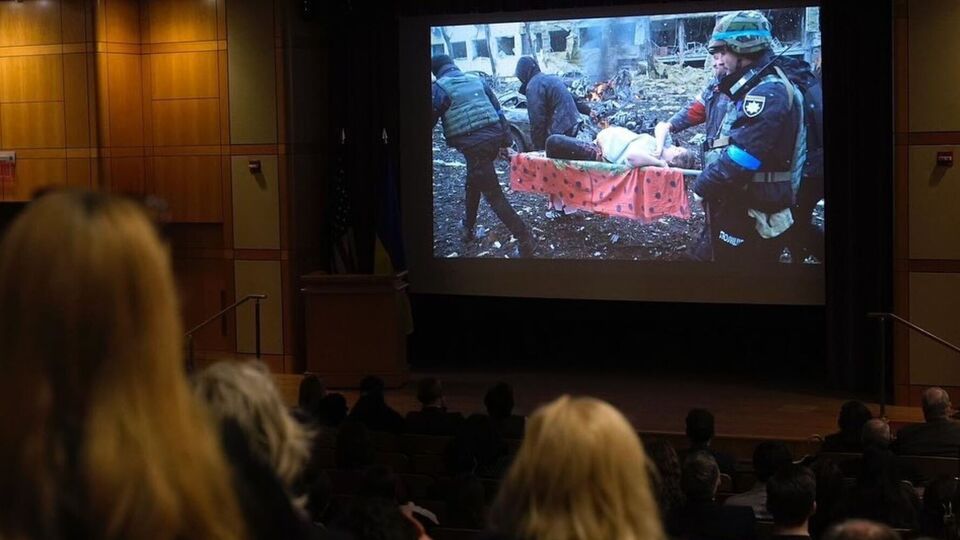 Фільм "20 днів у Маріуполі" здобув "Оскар" у номінації "Найкращий документальний фільм"